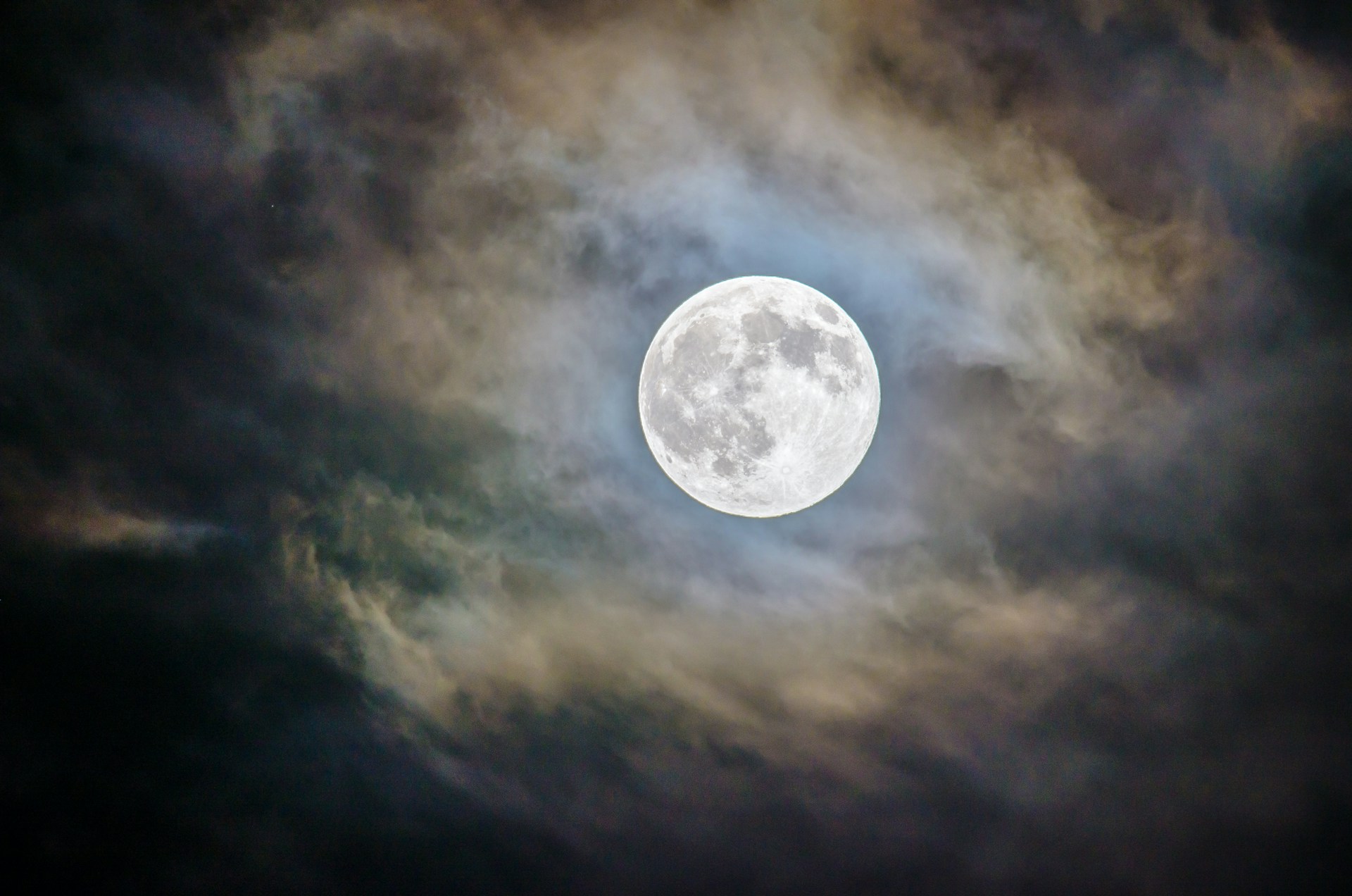 Trump Wants Americans Back On The Moon, You Support This? Trump Wants Americans Back On The Moon, You Support This?