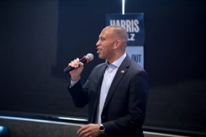 Jeffries Humiliated After 2 Democrats Side With Trump